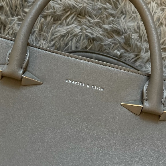 Charles and Keith Hand Bag - Picture 8 of 9